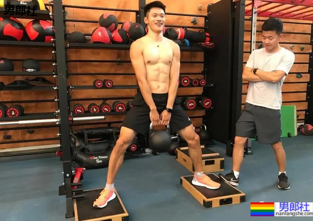 谢震业的腹肌，苏炳添的翘臀，梁劲生的长腿，田径队老公们的写真yyds! - 51虹马