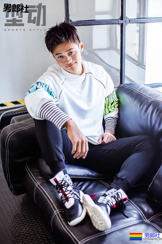 谢震业的腹肌，苏炳添的翘臀，梁劲生的长腿，田径队老公们的写真yyds! - 51虹马