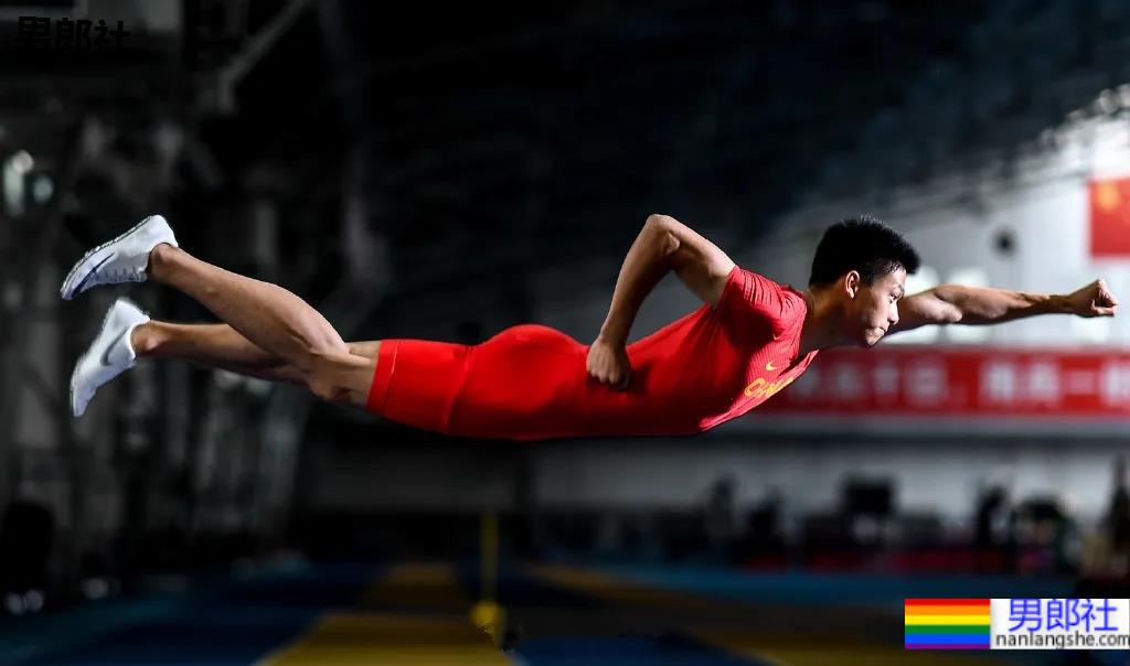 谢震业的腹肌，苏炳添的翘臀，梁劲生的长腿，田径队老公们的写真yyds! - 51虹马