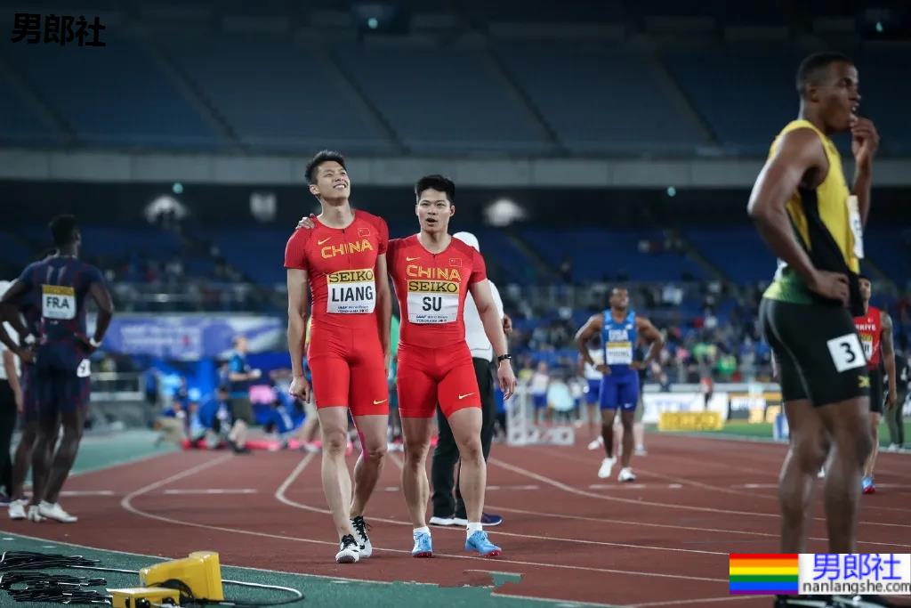 谢震业的腹肌，苏炳添的翘臀，梁劲生的长腿，田径队老公们的写真yyds! - 51虹马