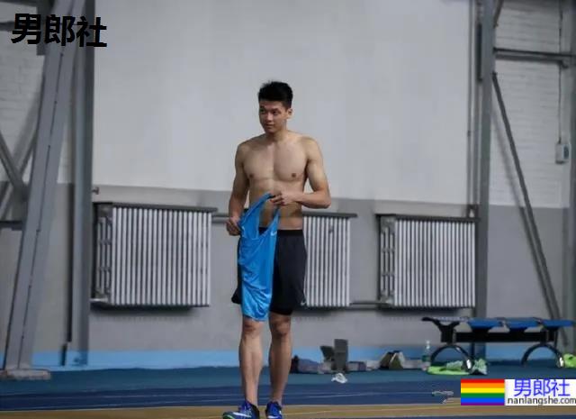 谢震业的腹肌，苏炳添的翘臀，梁劲生的长腿，田径队老公们的写真yyds! - 51虹马