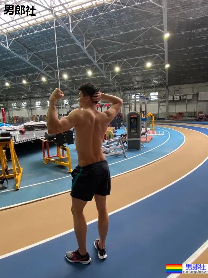 谢震业的腹肌，苏炳添的翘臀，梁劲生的长腿，田径队老公们的写真yyds! - 51虹马