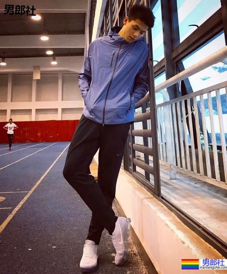 谢震业的腹肌，苏炳添的翘臀，梁劲生的长腿，田径队老公们的写真yyds! - 51虹马