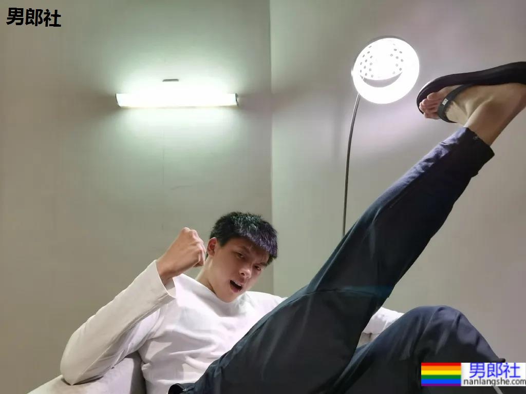 谢震业的腹肌，苏炳添的翘臀，梁劲生的长腿，田径队老公们的写真yyds! - 51虹马