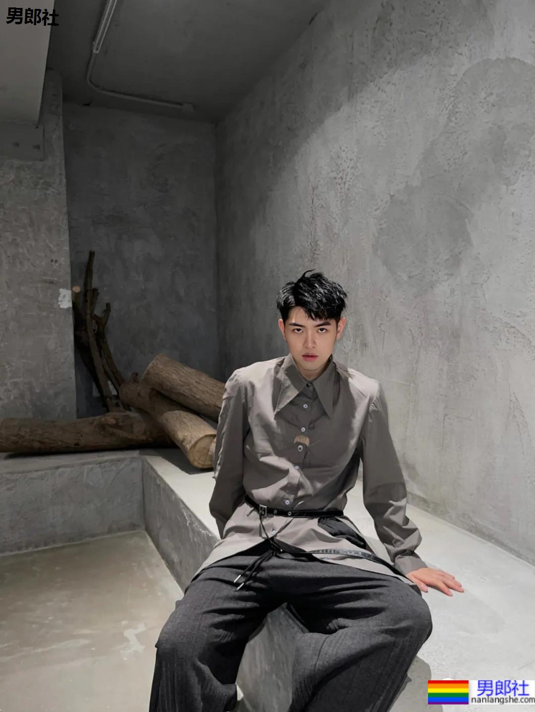 干净清淡的帅哥，喜欢穿白的男孩纸都不会差！ - 51虹马