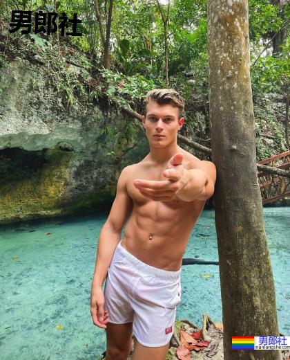 大鵰套套大使！性感腹肌让人想来场课后辅导：Leo Lemento - 51虹马