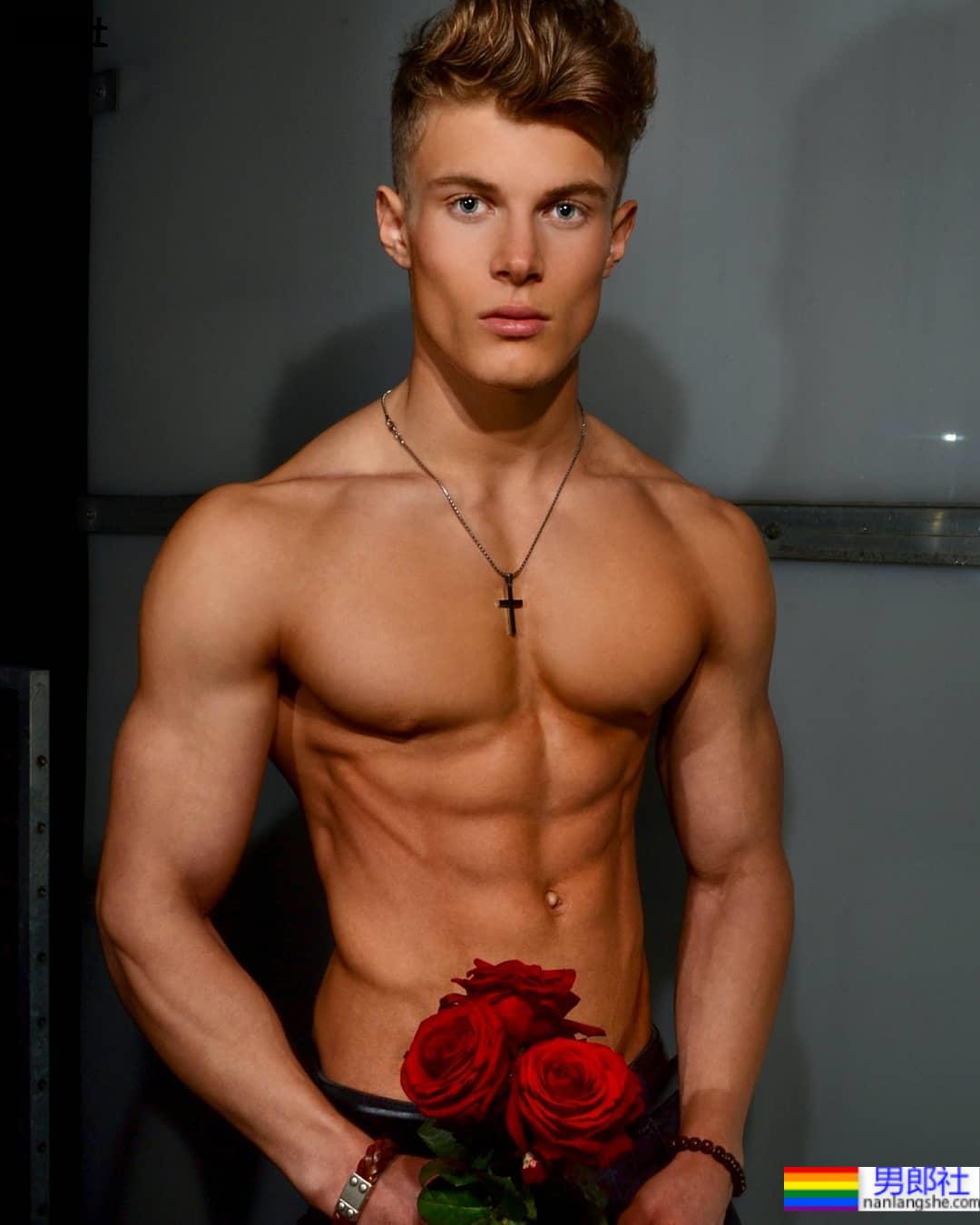 大鵰套套大使！性感腹肌让人想来场课后辅导：Leo Lemento - 51虹马