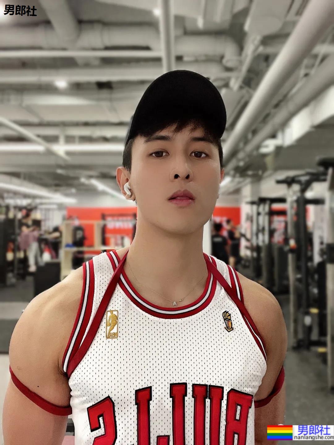 高颜值网红玩转流量密码，又奶又帅也太可了！ - 51虹马