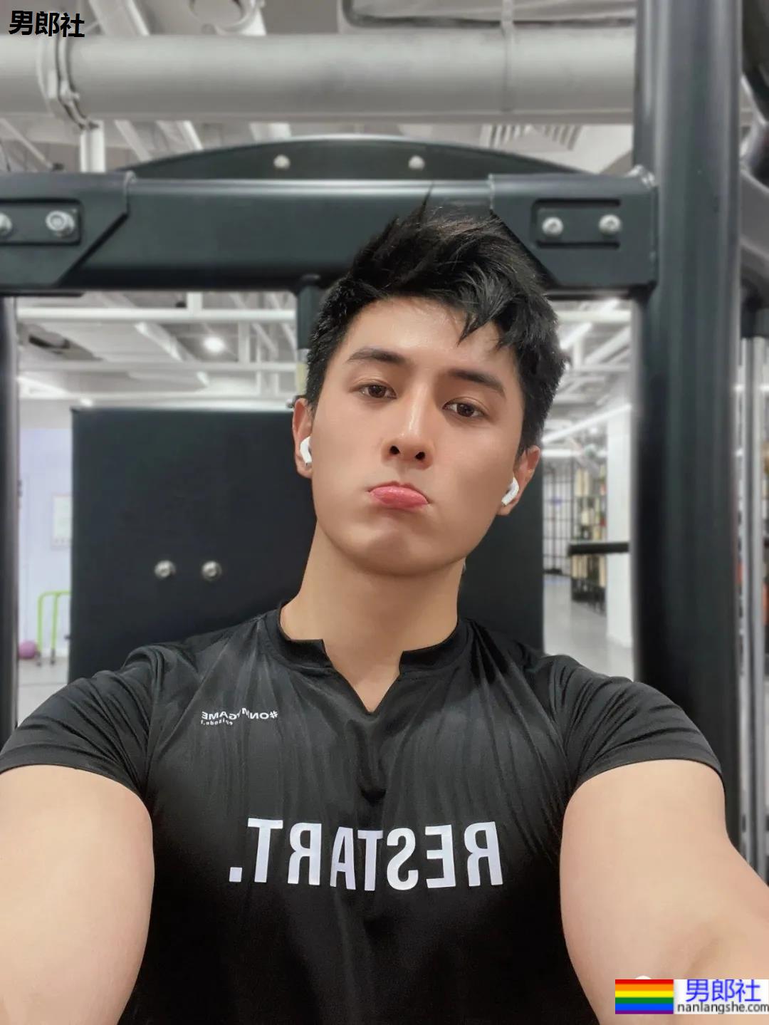 高颜值网红玩转流量密码，又奶又帅也太可了！ - 51虹马