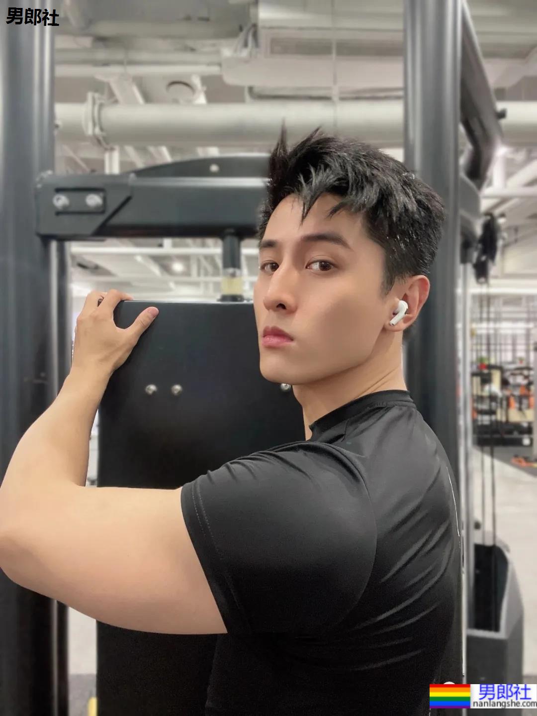 高颜值网红玩转流量密码，又奶又帅也太可了！ - 51虹马