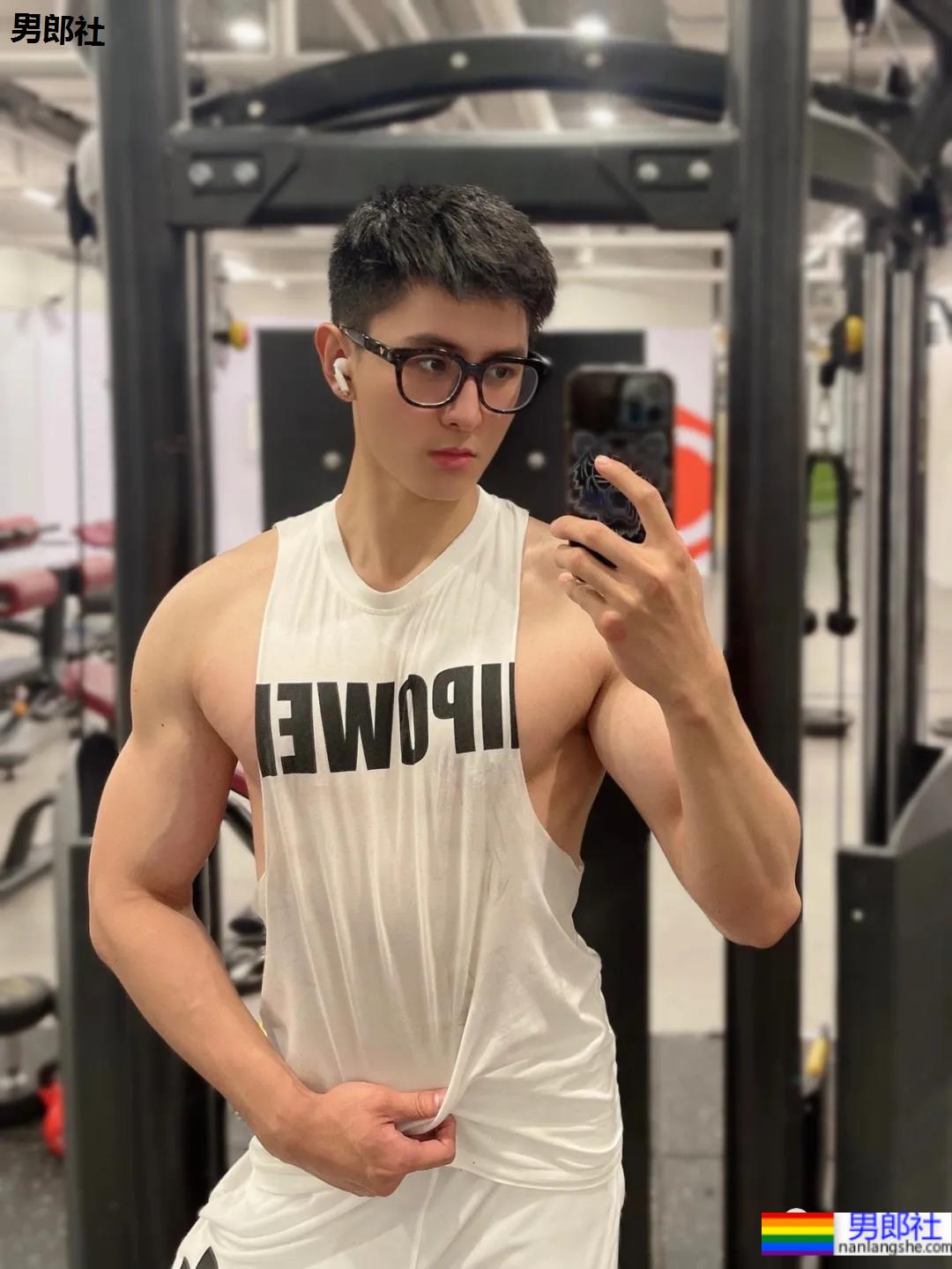 高颜值网红玩转流量密码，又奶又帅也太可了！ - 51虹马