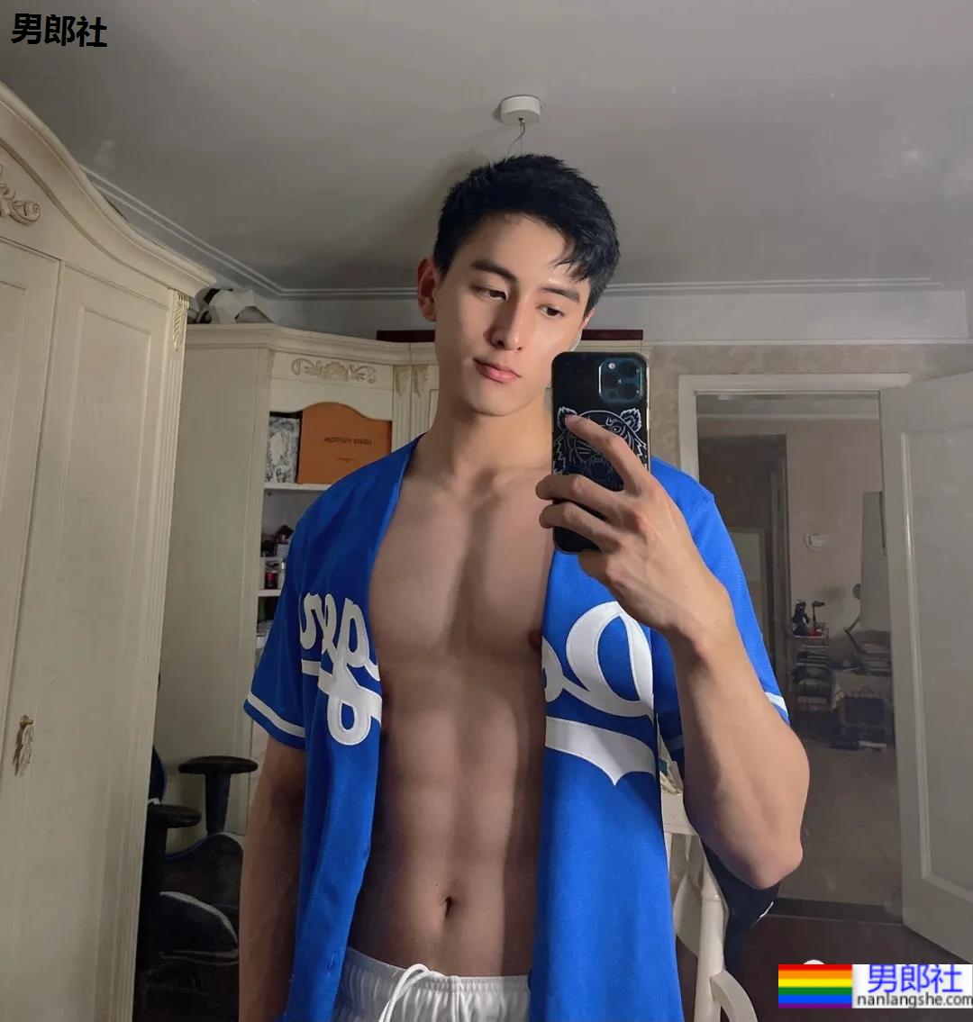 高颜值网红玩转流量密码，又奶又帅也太可了！ - 51虹马