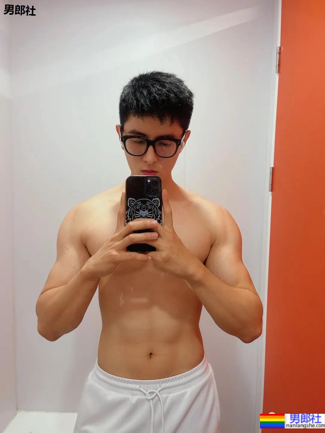 高颜值网红玩转流量密码，又奶又帅也太可了！ - 51虹马