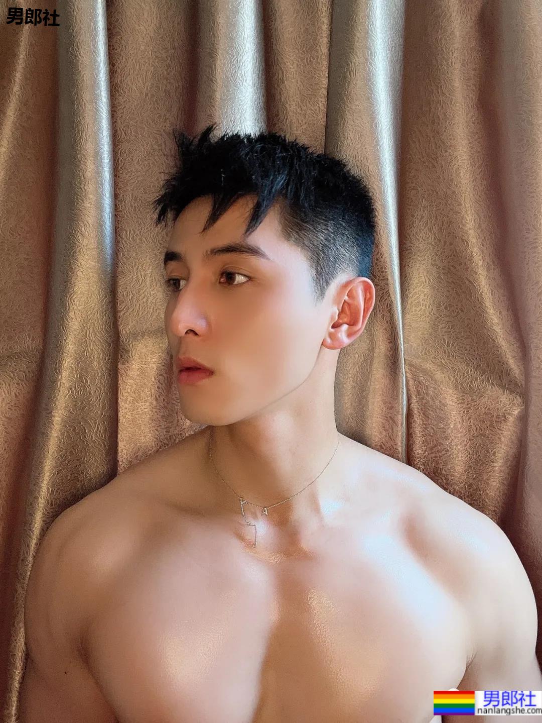 高颜值网红玩转流量密码，又奶又帅也太可了！ - 51虹马