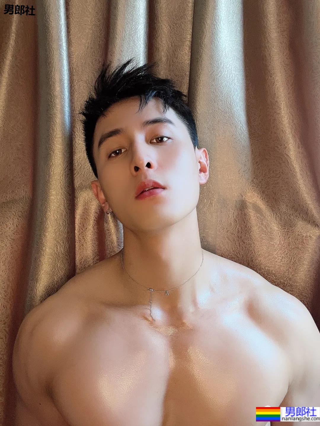 高颜值网红玩转流量密码，又奶又帅也太可了！ - 51虹马