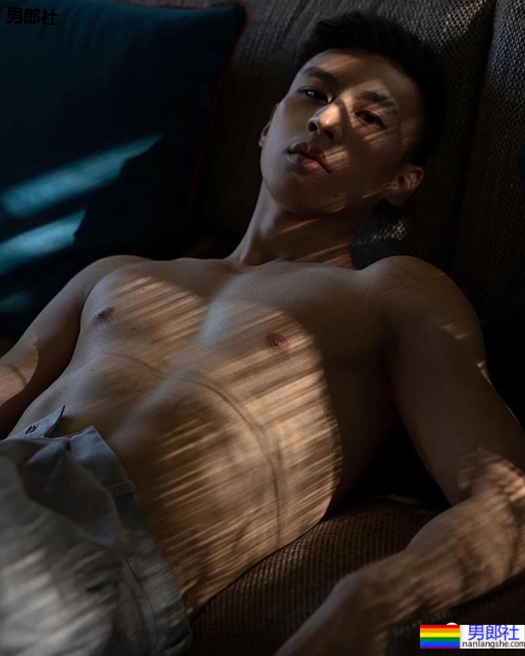 专访摄影师维克多:在零下30°脱衣服拍写真是什么体验?-51虹马