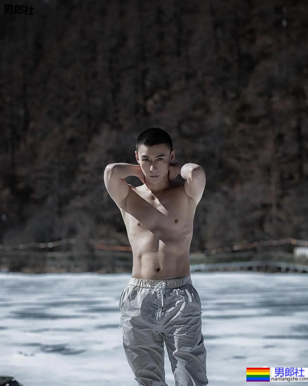 专访摄影师维克多​：在零下30°脱衣服拍写真是什么体验？ - 51虹马