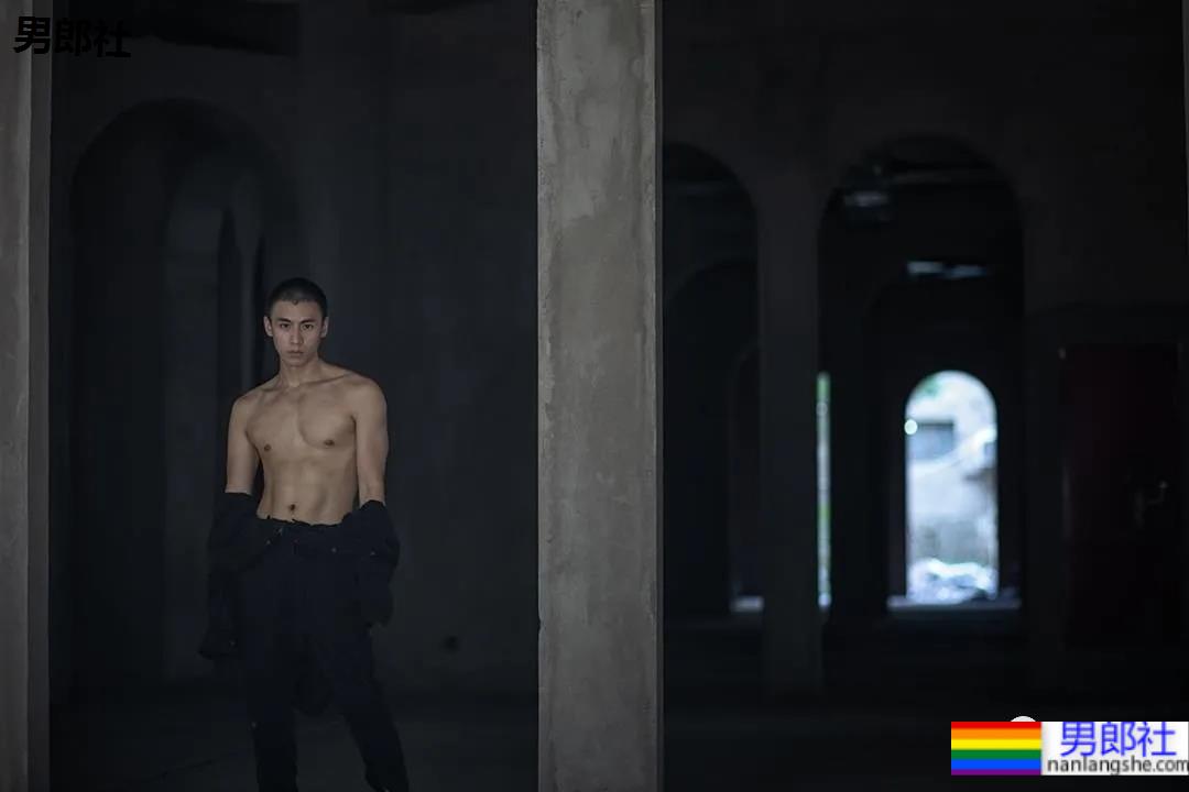 专访摄影师维克多​：在零下30°脱衣服拍写真是什么体验？ - 51虹马