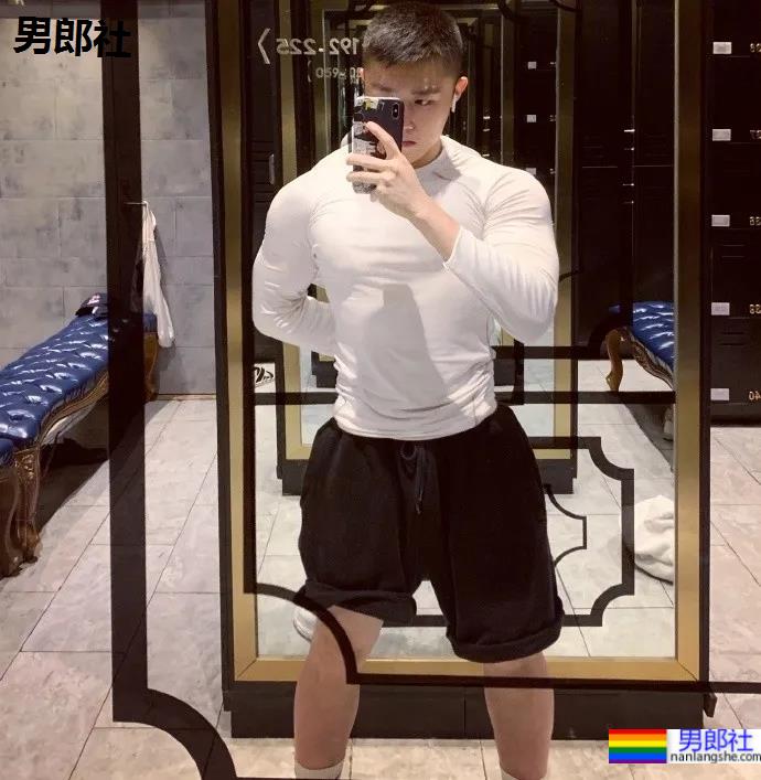 寸头网红博主胸肌大到犯规，网友们看后都不淡定了！ - 51虹马