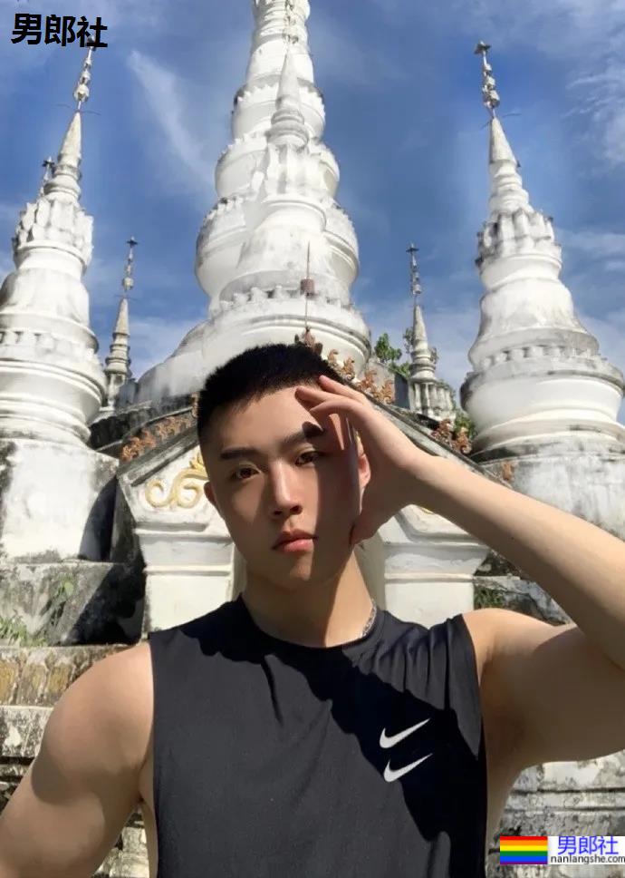 寸头网红博主胸肌大到犯规，网友们看后都不淡定了！ - 51虹马