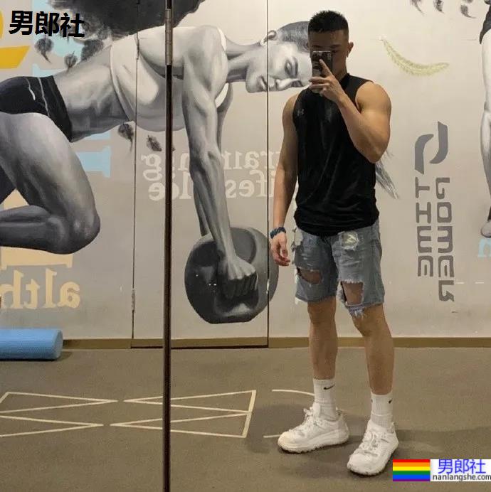 寸头网红博主胸肌大到犯规，网友们看后都不淡定了！ - 51虹马