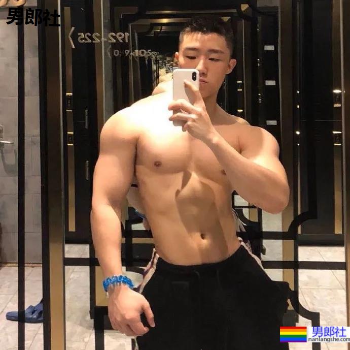 寸头网红博主胸肌大到犯规，网友们看后都不淡定了！ - 51虹马