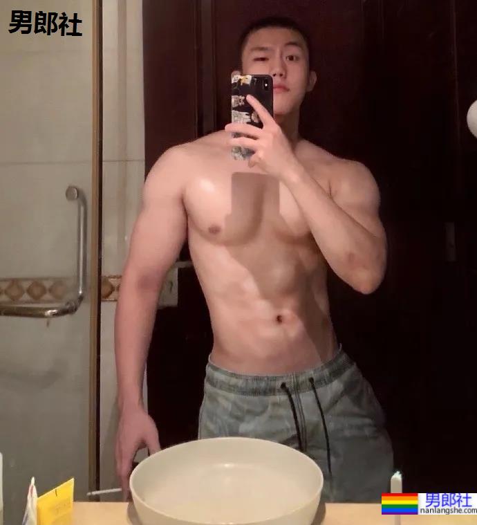 寸头网红博主胸肌大到犯规，网友们看后都不淡定了！ - 51虹马