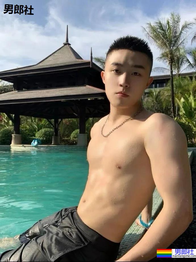 寸头网红博主胸肌大到犯规，网友们看后都不淡定了！ - 51虹马