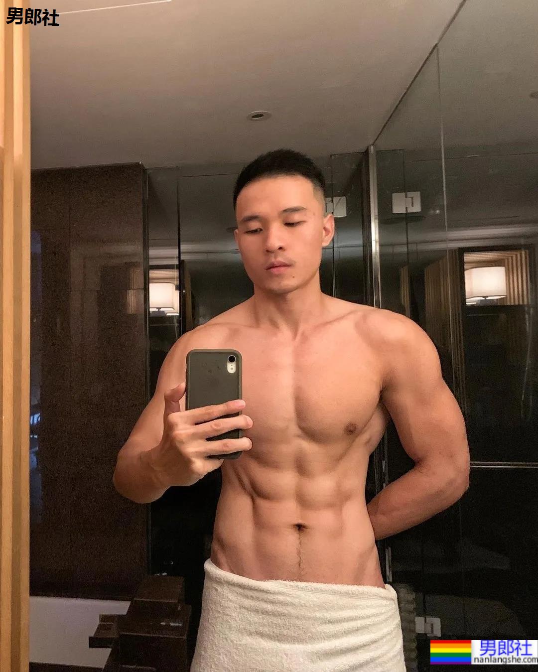 成都鲨鱼肌小哥爆红推特，有谁不可以吗？-51虹马