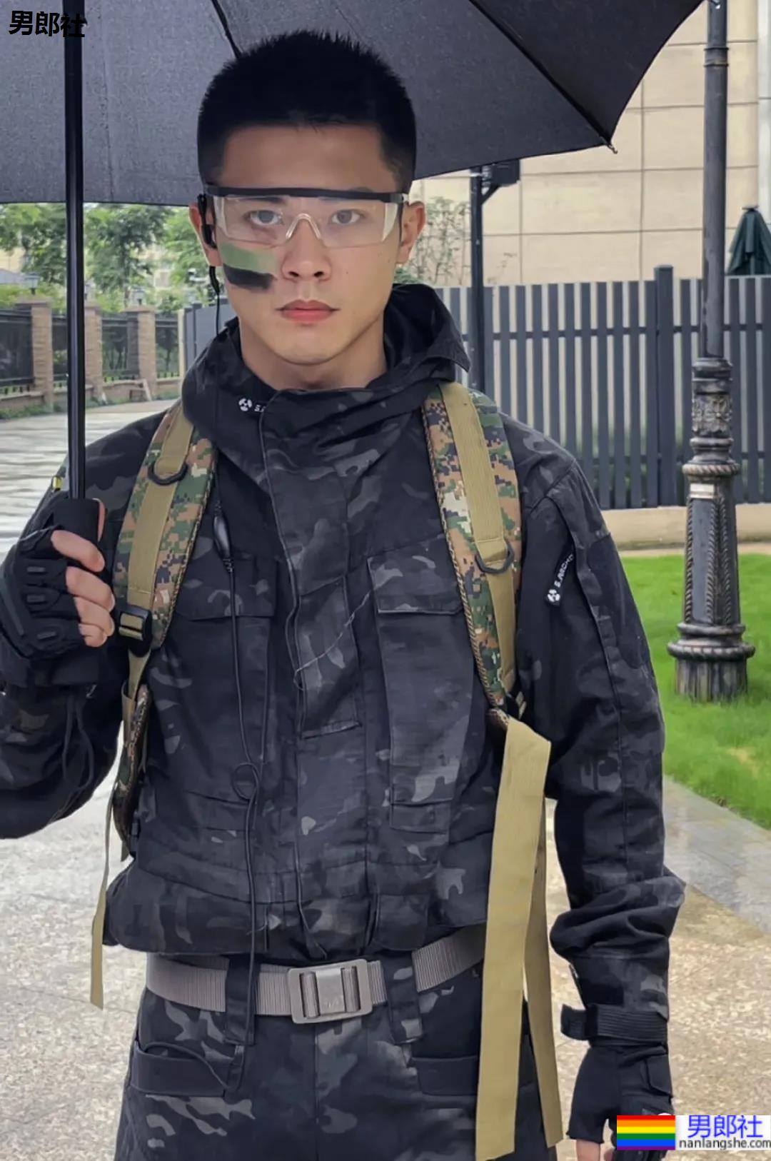 被于正AI换脸的退伍小哥找到了！制服零差评的他也太香了！ - 51虹马