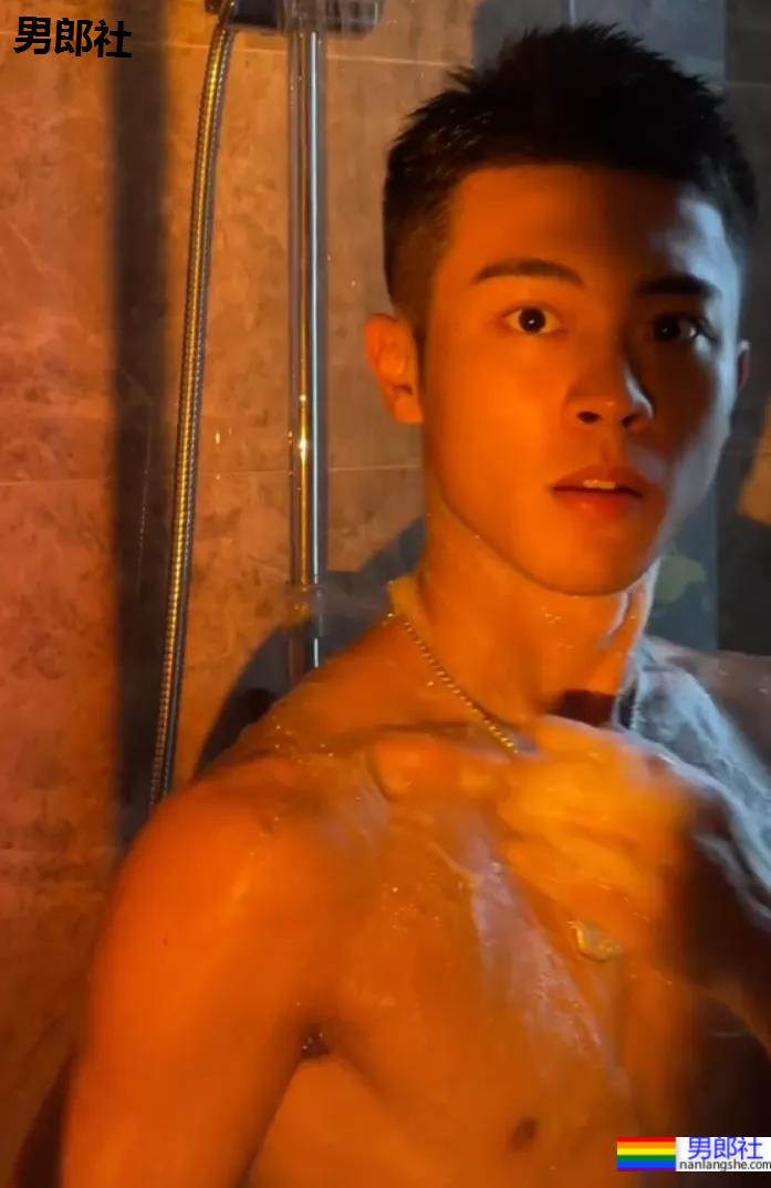 被于正AI换脸的退伍小哥找到了！制服零差评的他也太香了！ - 51虹马