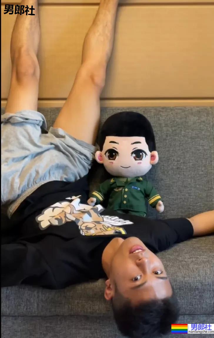 被于正AI换脸的退伍小哥找到了！制服零差评的他也太香了！ - 51虹马