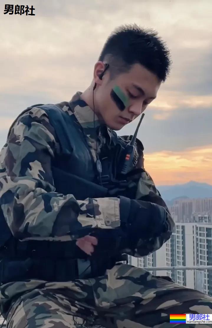 被于正AI换脸的退伍小哥找到了！制服零差评的他也太香了！ - 51虹马