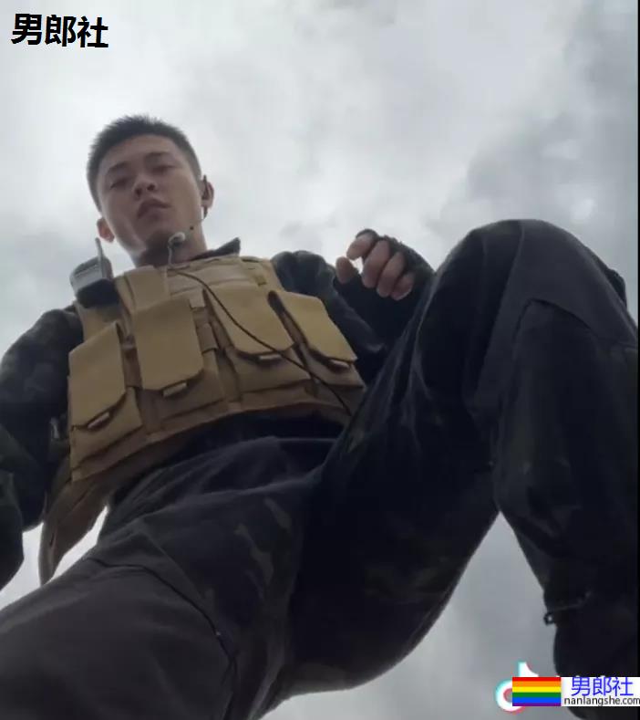 被于正AI换脸的退伍小哥找到了！制服零差评的他也太香了！ - 51虹马