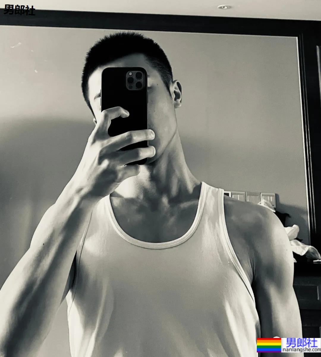 被于正AI换脸的退伍小哥找到了！制服零差评的他也太香了！ - 51虹马