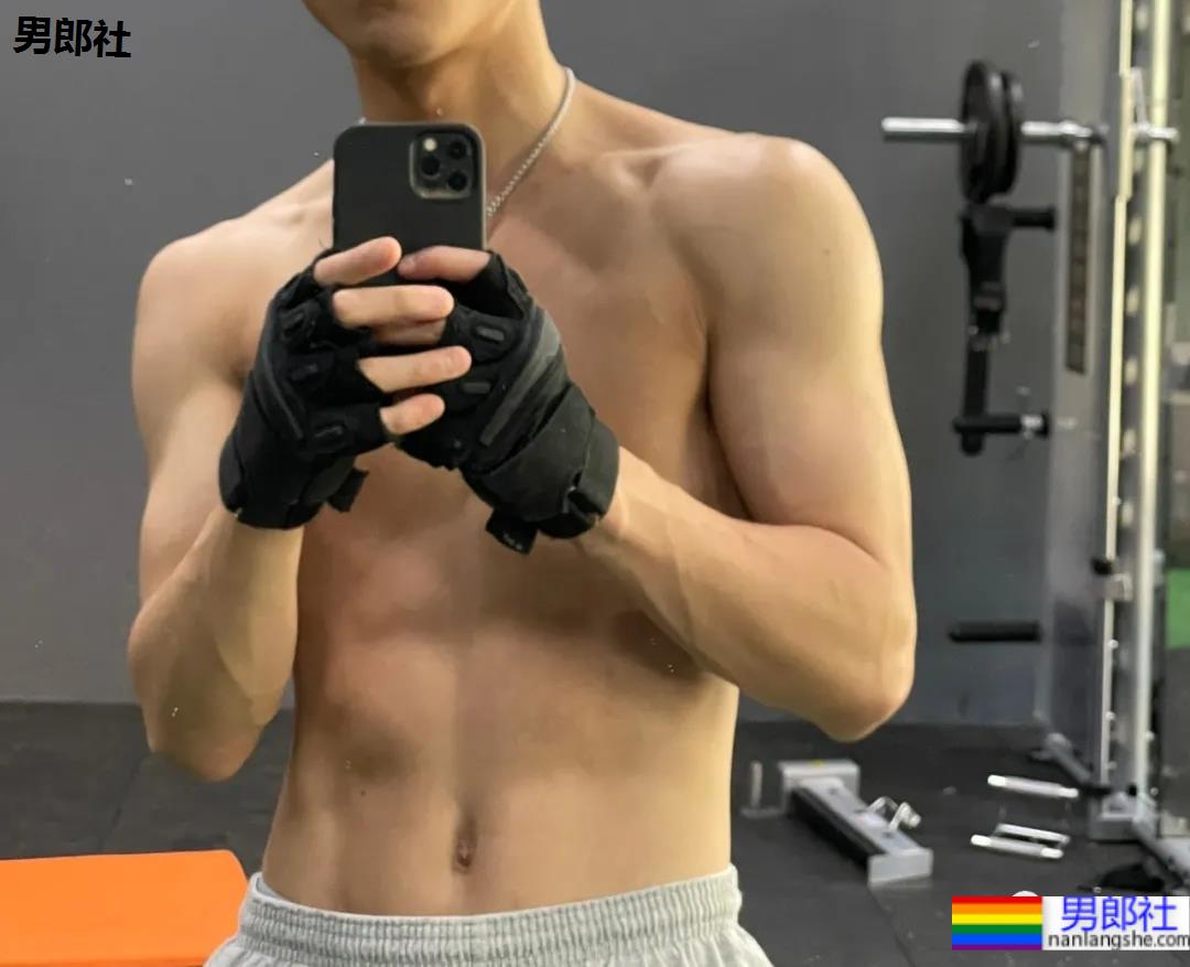 被于正AI换脸的退伍小哥找到了！制服零差评的他也太香了！ - 51虹马