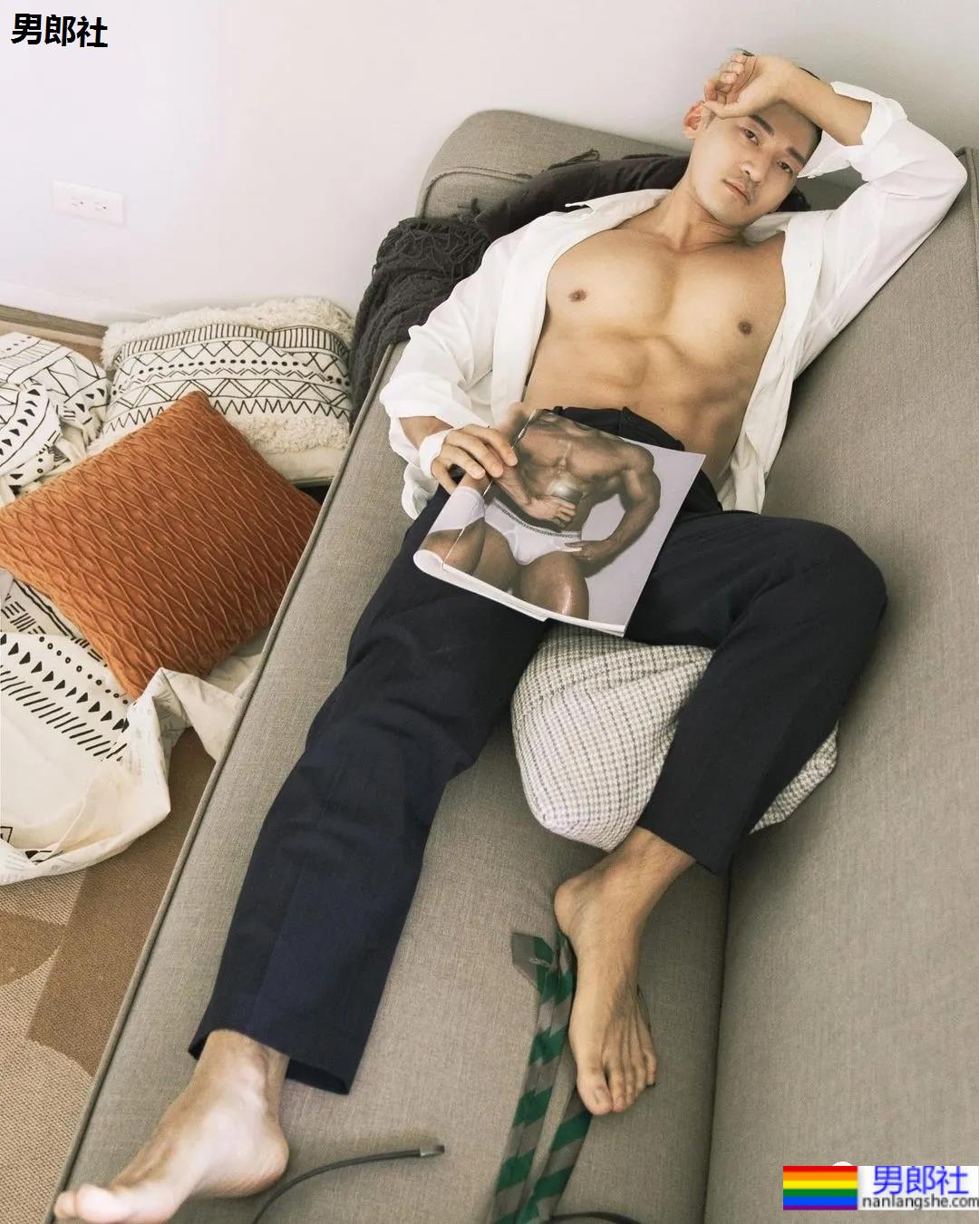 能让金主高兴的合不拢嘴，除了他的写真还有谁？ - 51虹马