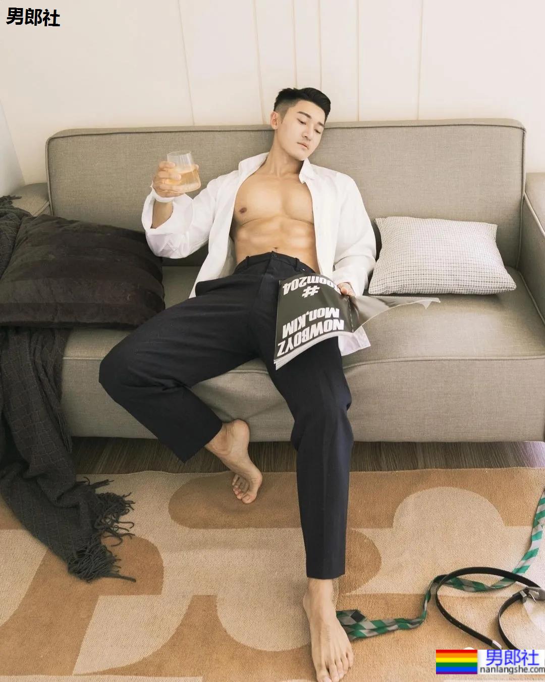 能让金主高兴的合不拢嘴，除了他的写真还有谁？ - 51虹马