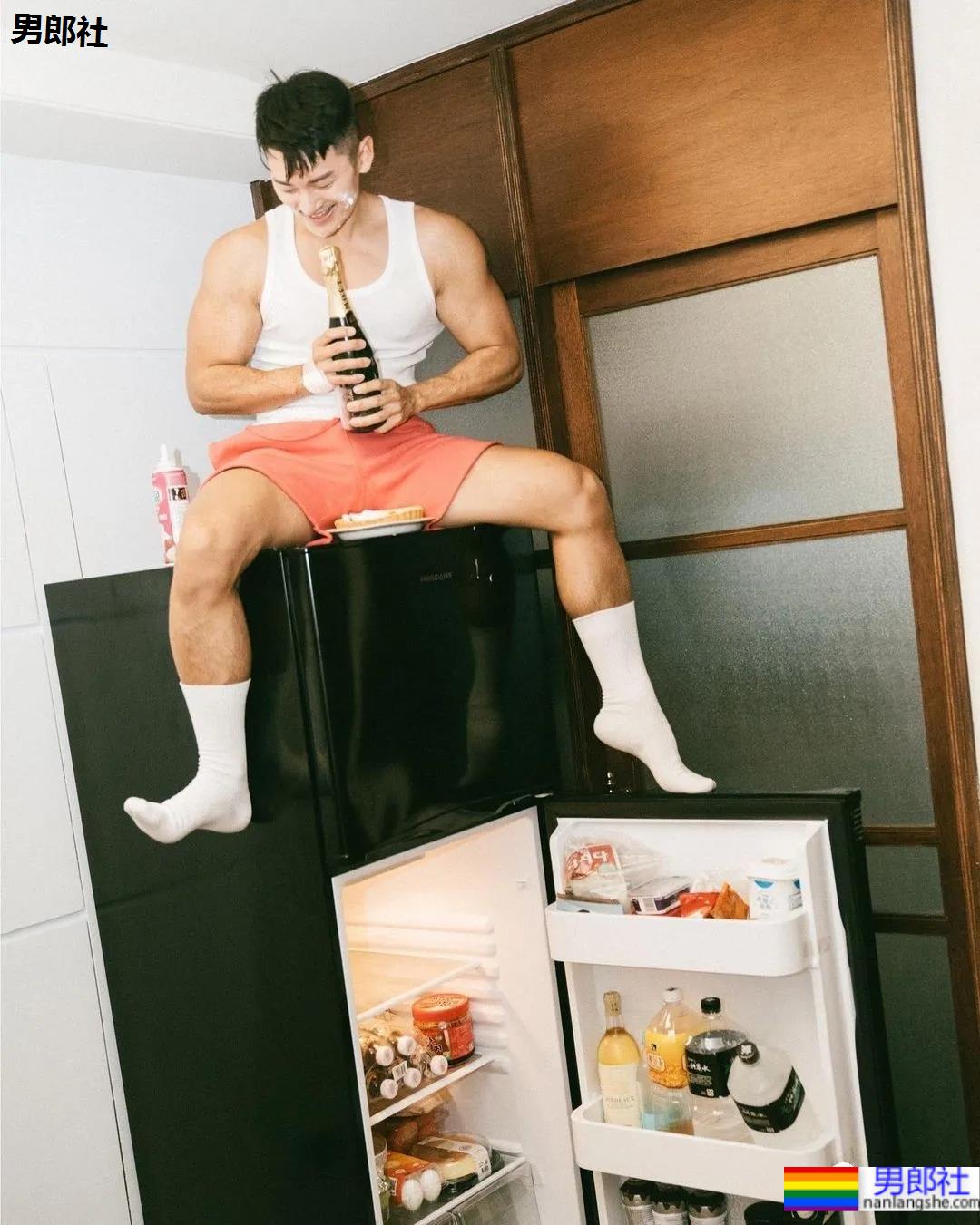 能让金主高兴的合不拢嘴，除了他的写真还有谁？ - 51虹马