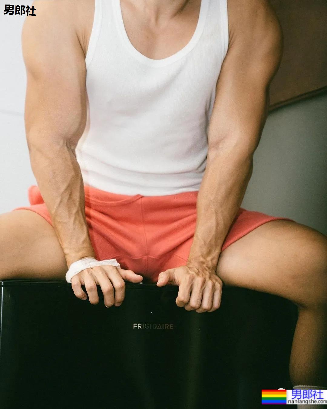 能让金主高兴的合不拢嘴，除了他的写真还有谁？ - 51虹马