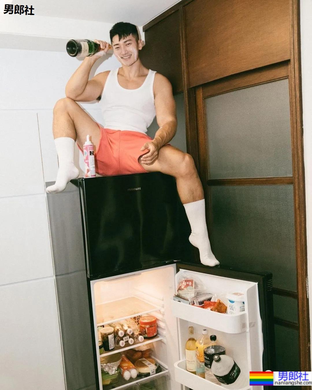 能让金主高兴的合不拢嘴，除了他的写真还有谁？ - 51虹马