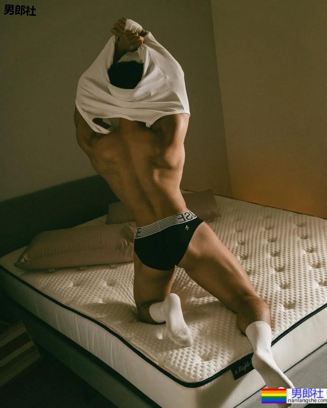 能让金主高兴的合不拢嘴，除了他的写真还有谁？ - 51虹马