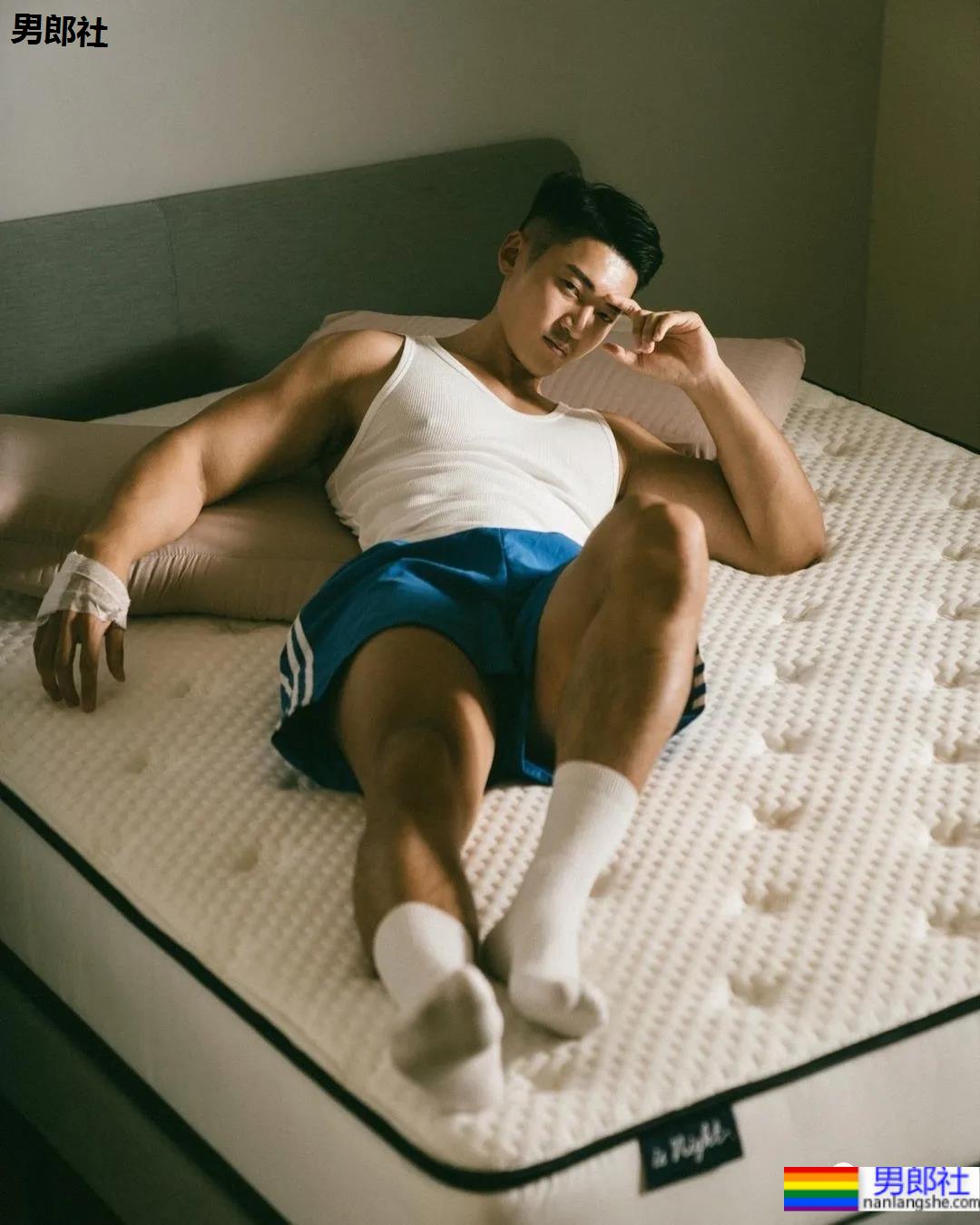 能让金主高兴的合不拢嘴，除了他的写真还有谁？ - 51虹马