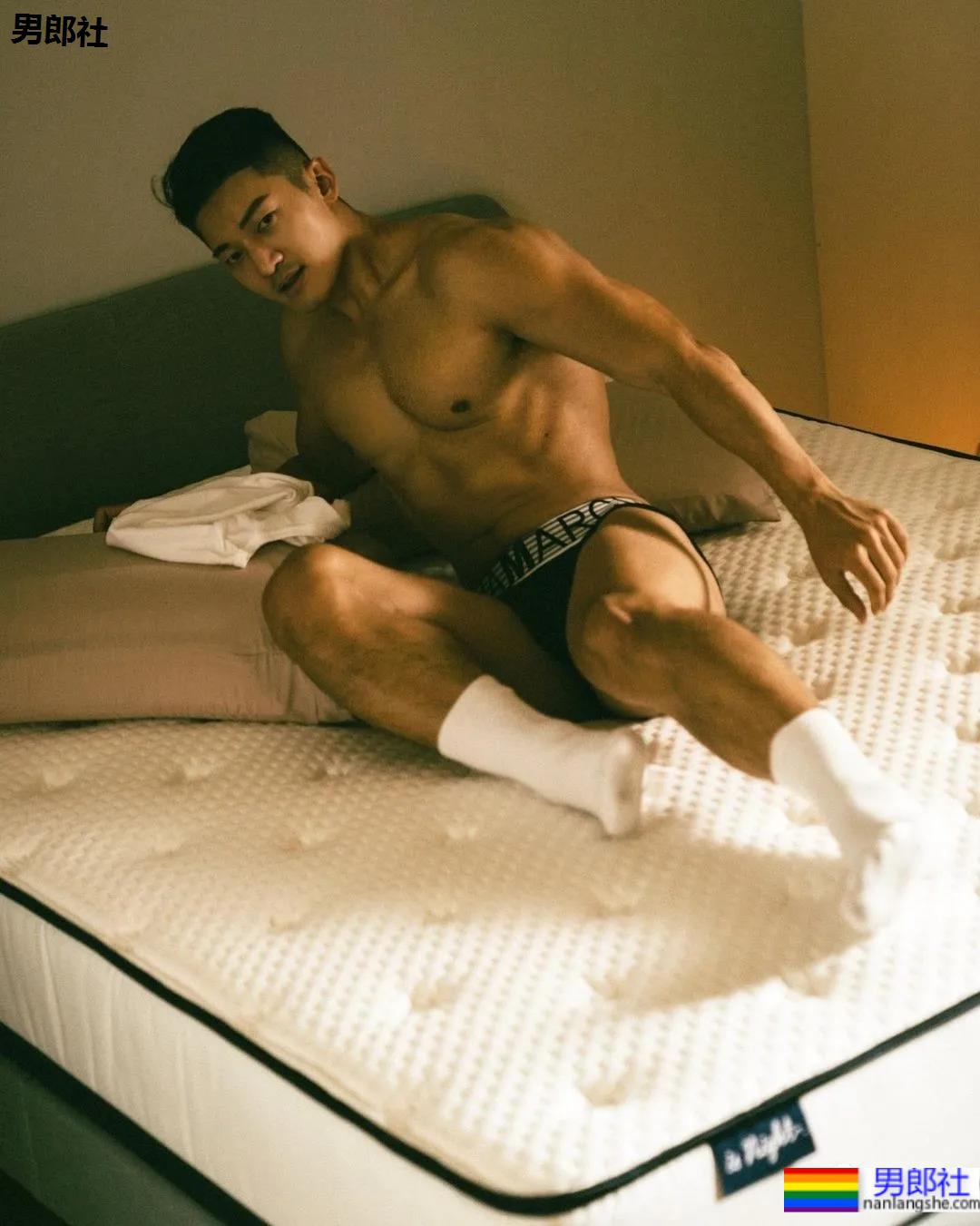 能让金主高兴的合不拢嘴，除了他的写真还有谁？ - 51虹马