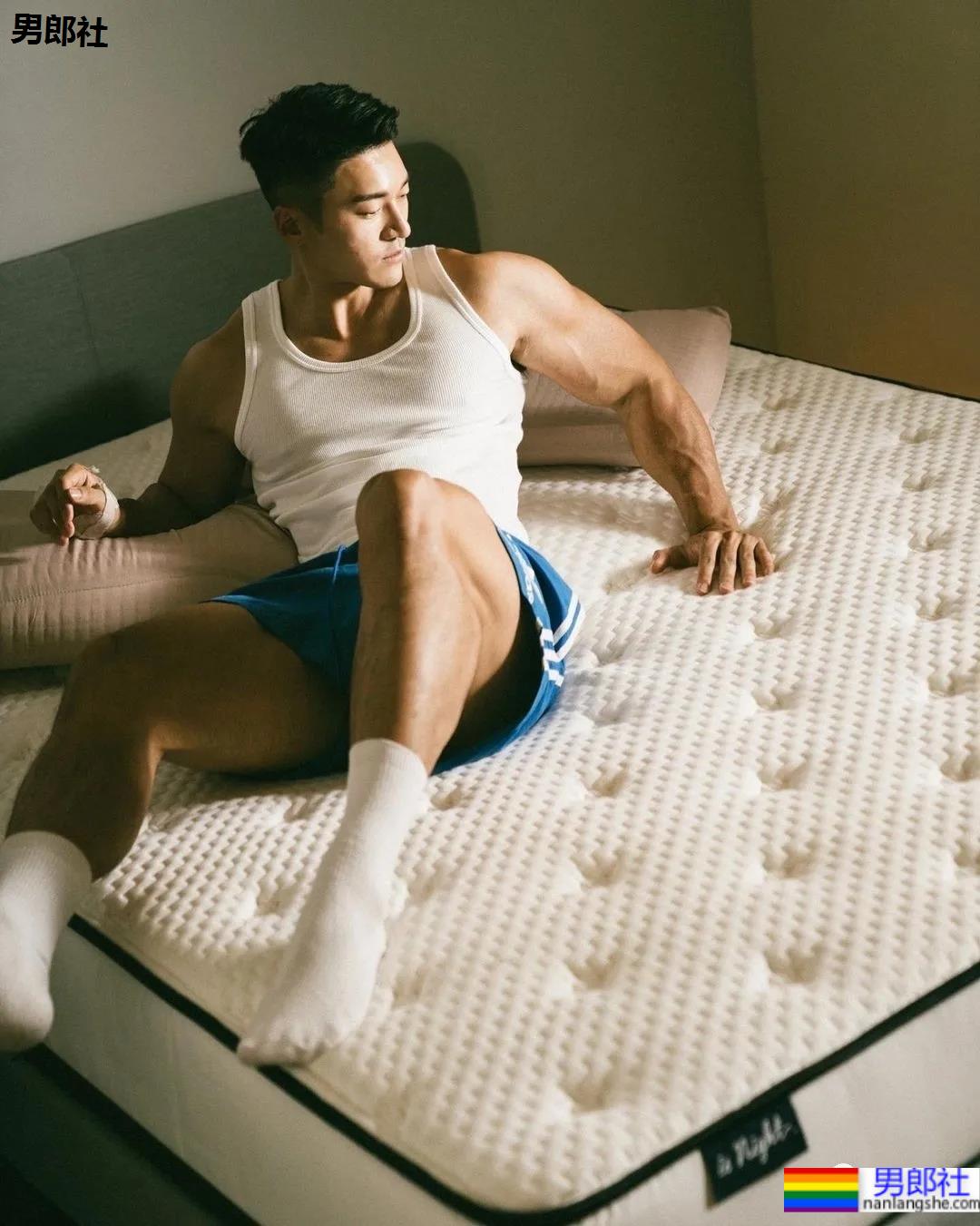 能让金主高兴的合不拢嘴，除了他的写真还有谁？ - 51虹马