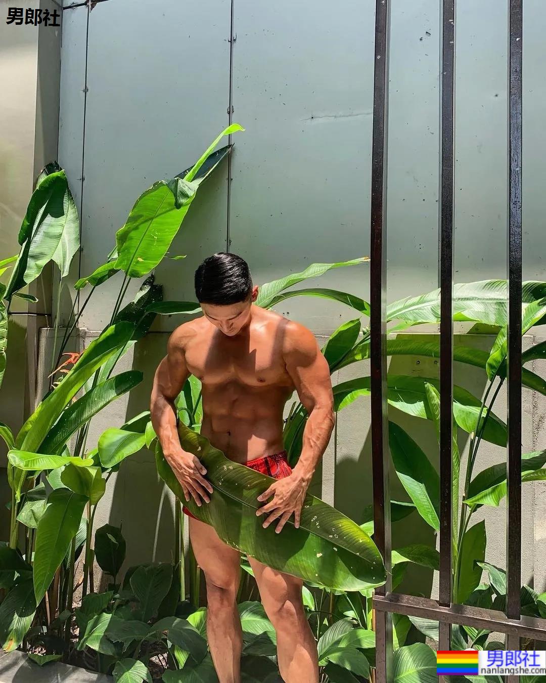 能让金主高兴的合不拢嘴，除了他的写真还有谁？ - 51虹马