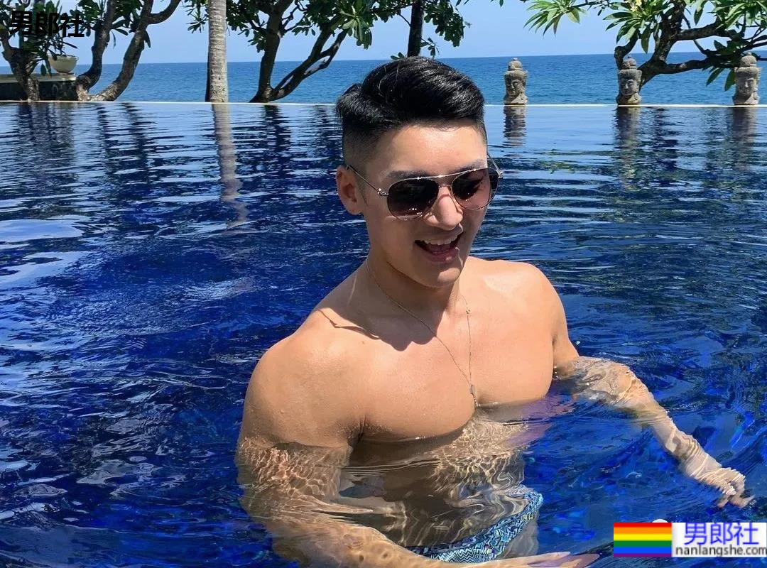 能让金主高兴的合不拢嘴，除了他的写真还有谁？ - 51虹马