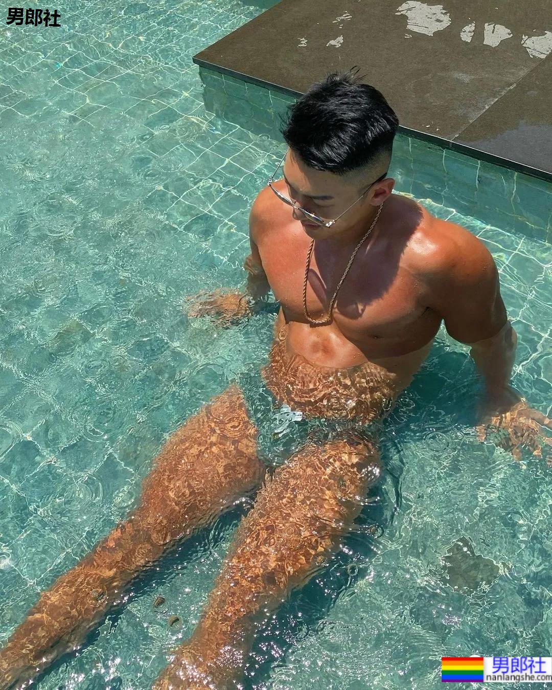 能让金主高兴的合不拢嘴，除了他的写真还有谁？ - 51虹马