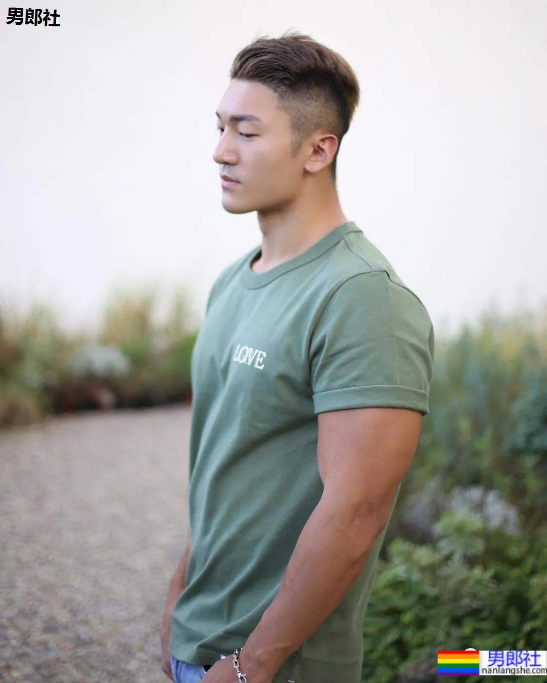 能让金主高兴的合不拢嘴，除了他的写真还有谁？ - 51虹马