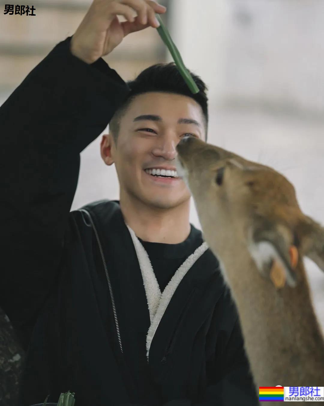 能让金主高兴的合不拢嘴，除了他的写真还有谁？ - 51虹马